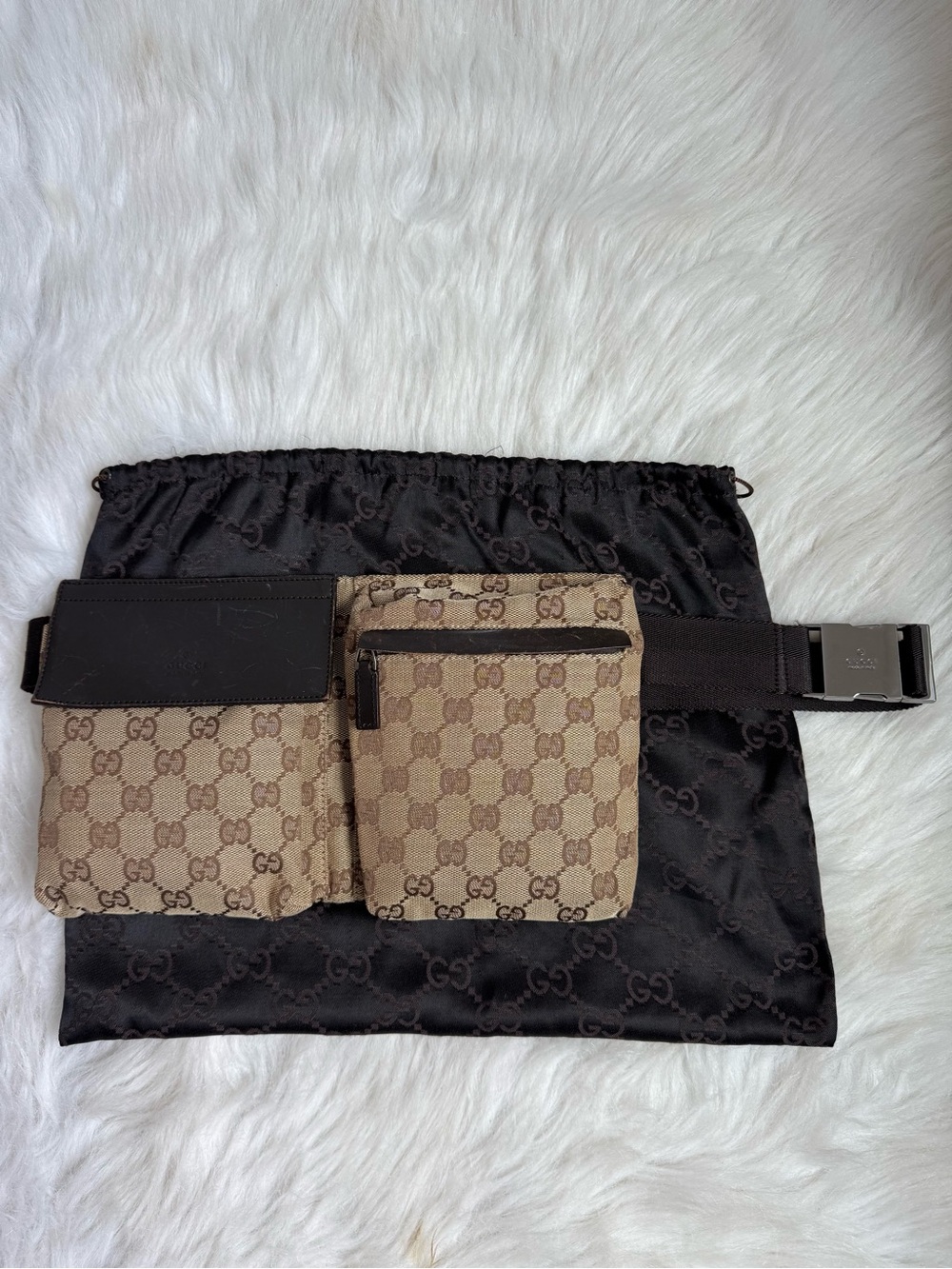 Authentic Gucci monogram waist pouch bum bag - Picture 3 of 8